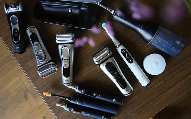 Bàn chải điện OralB và Philips