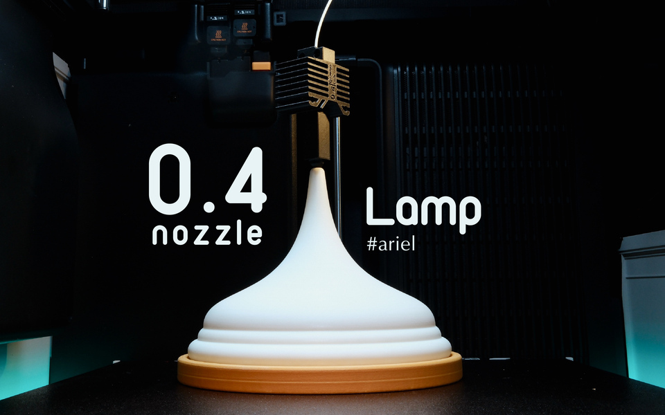 Noozle Desk Lamp