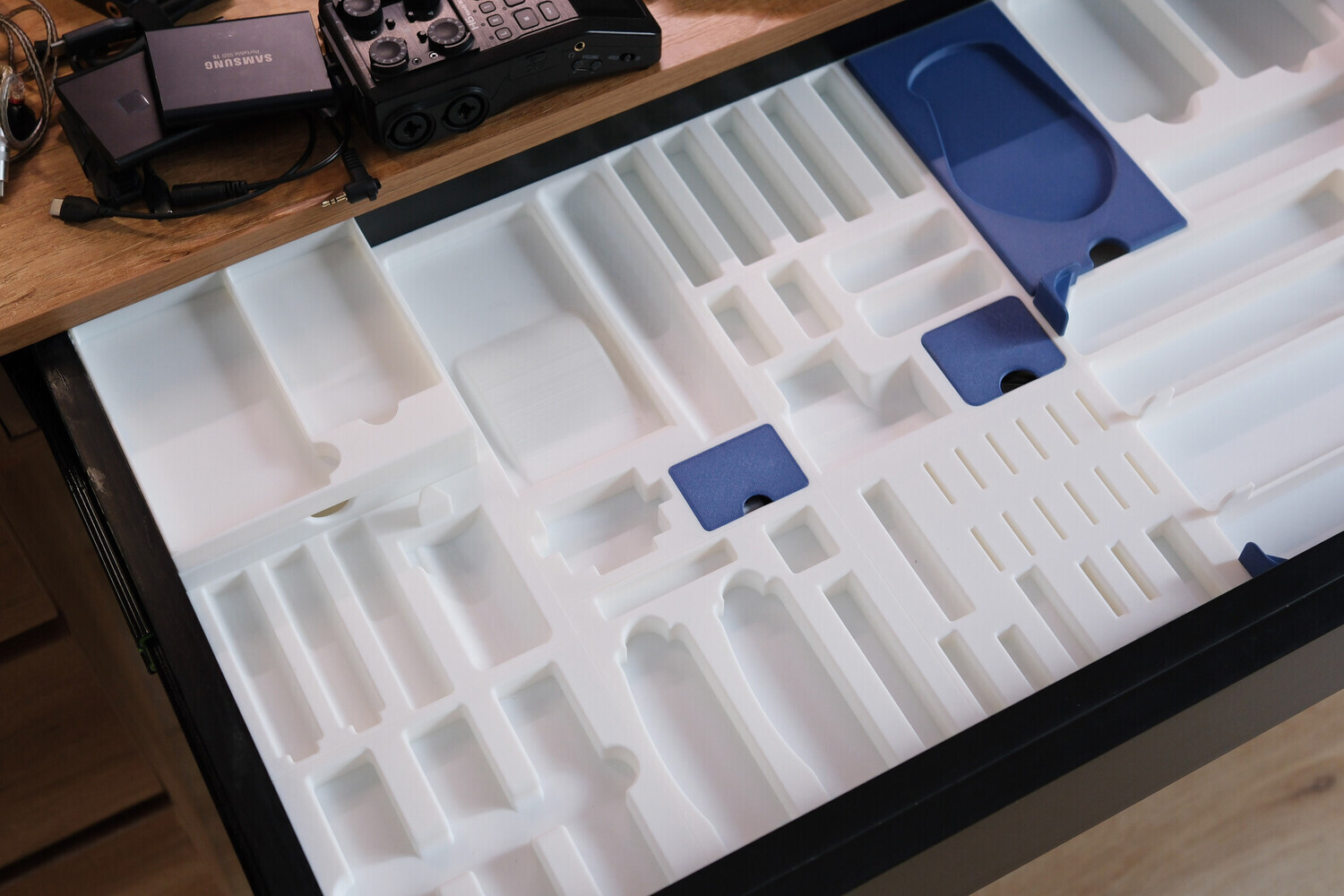 thiết kế lại hộc bàn công nghệ với in3d