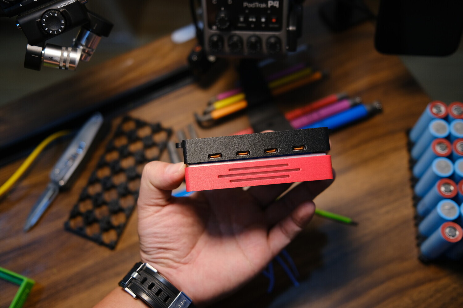 bàn solo content creator