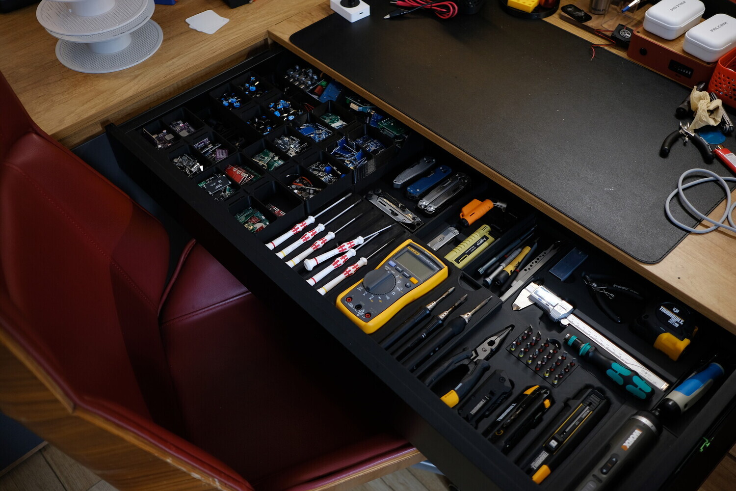 thiết kế lại hộc bàn công nghệ với in3d