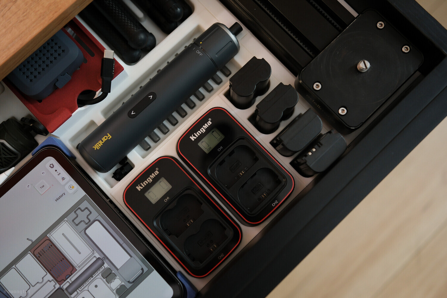 thiết kế lại hộc bàn công nghệ với in3d