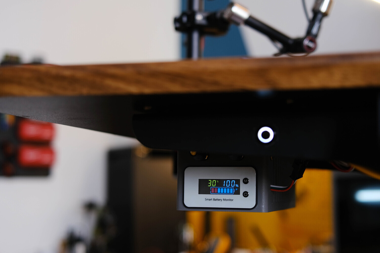 bàn solo content creator