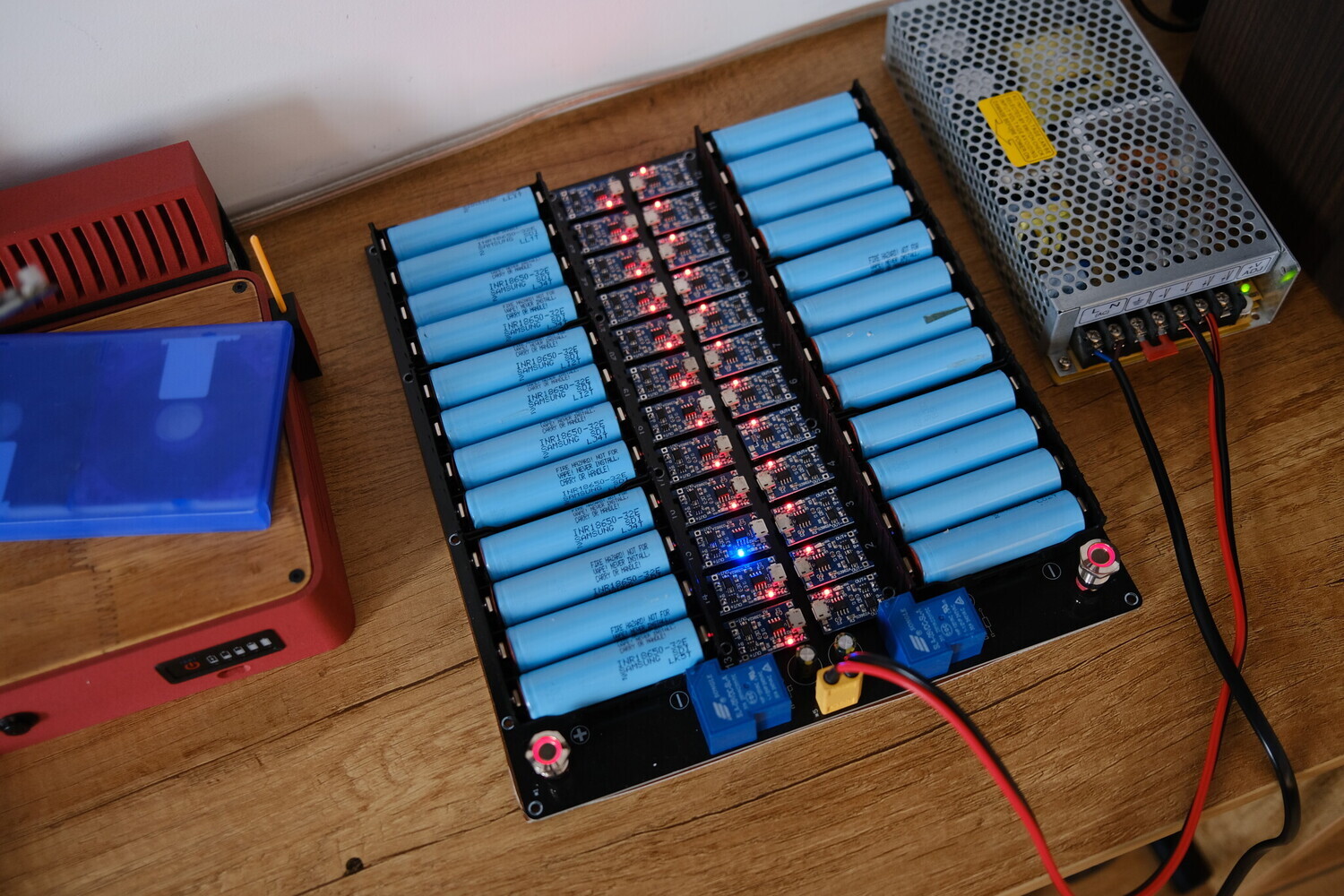 bàn solo content creator