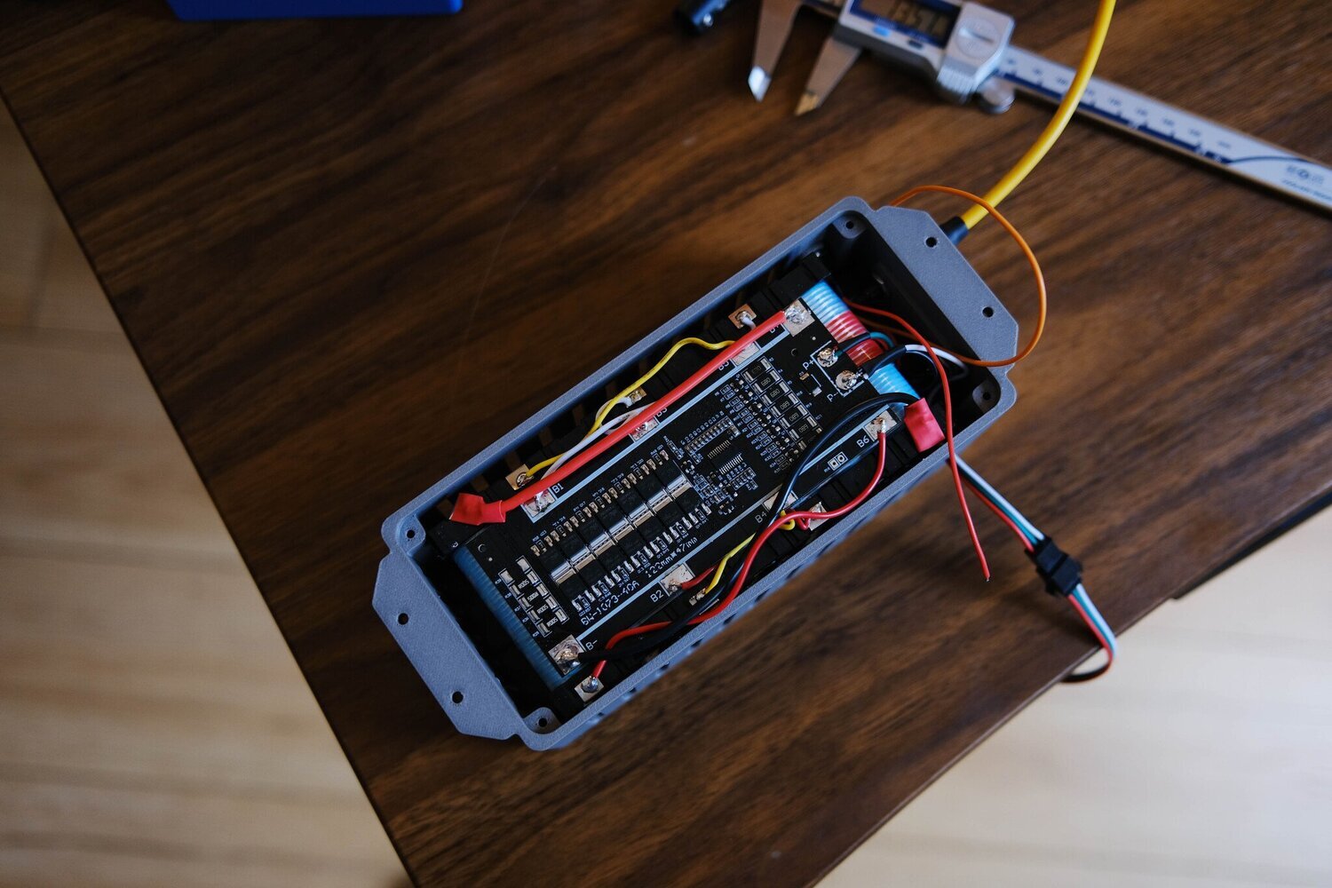 bàn solo content creator