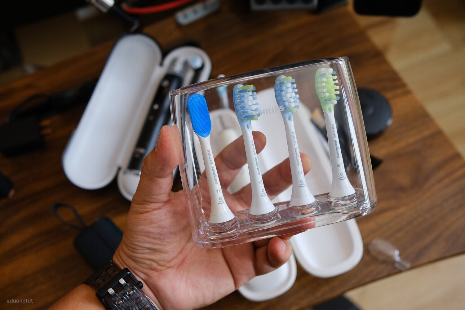 bàn chải điện oralb và philips